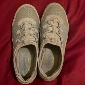 Size 6 Skechers sneakers. Tan, gray color.